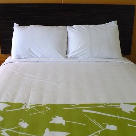 Westgate Inn Portage la Prairie Room photo