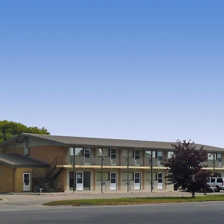 Westgate Inn Portage la Prairie Exterior photo
